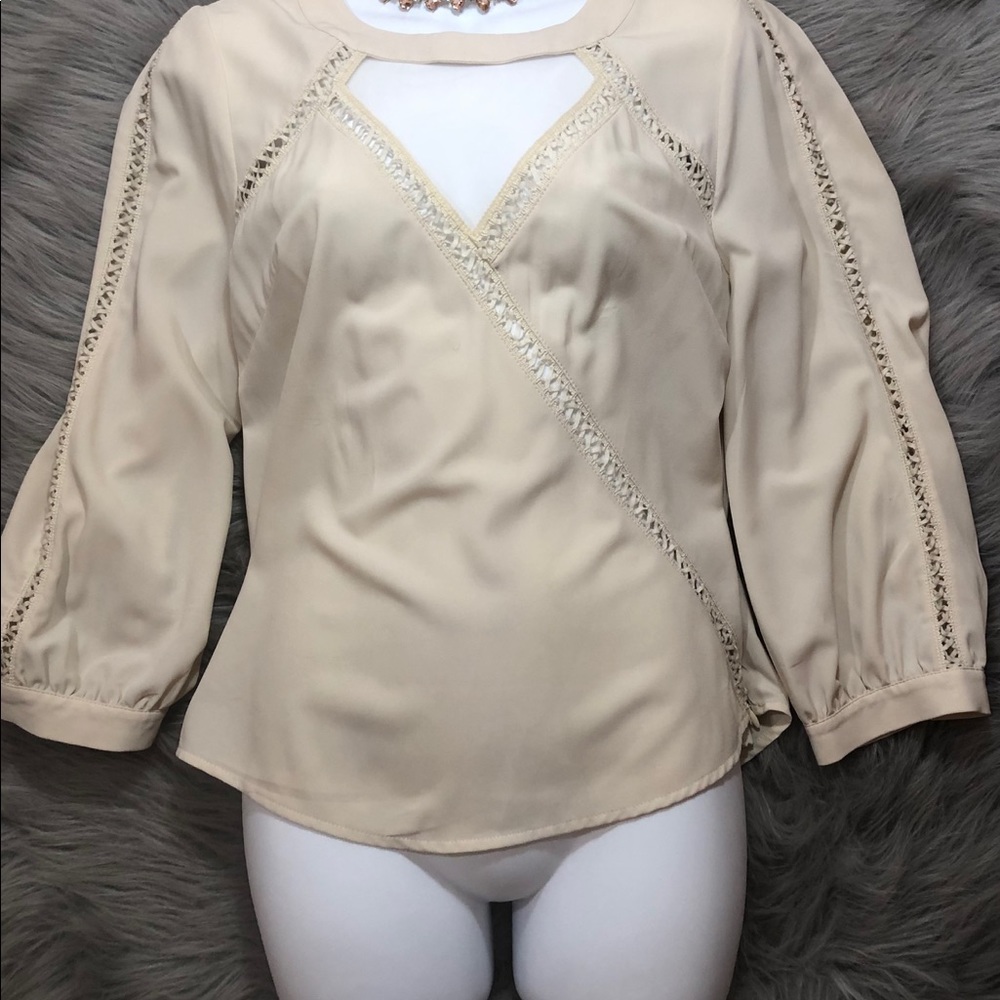 🆘🚨PRICE DROP⬇️Bebe laser-cut blouse size Med🔥🔥